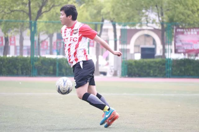 李炎哲22+10新疆加时胜广厦 胡金秋22+12