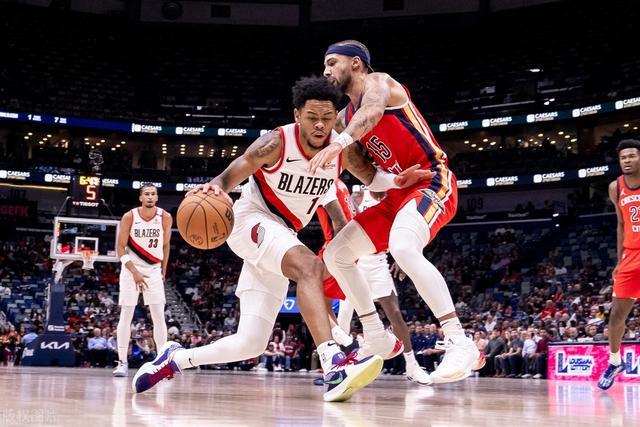 高诗岩21+10+8山东加时胜首钢 范子铭31分